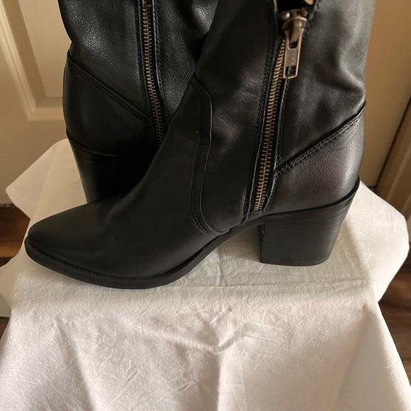Steve Madden Boots. - Picture 5 of 7